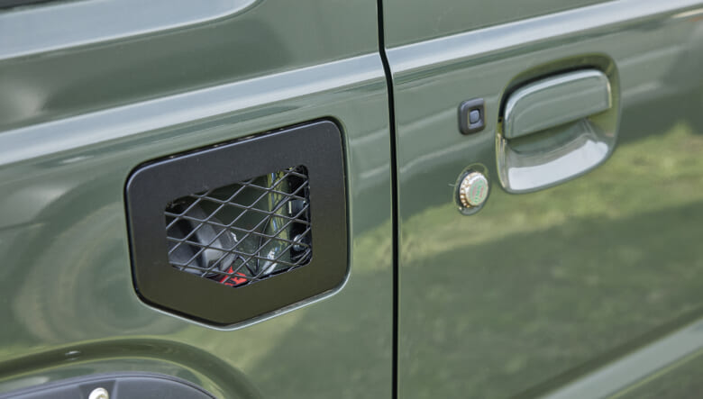 【’24 SUZUKI JIMNY JB64】専用ルーフトップテントで、快適キャンプサイトに。