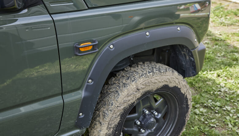 【’24 SUZUKI JIMNY JB64】専用ルーフトップテントで、快適キャンプサイトに。