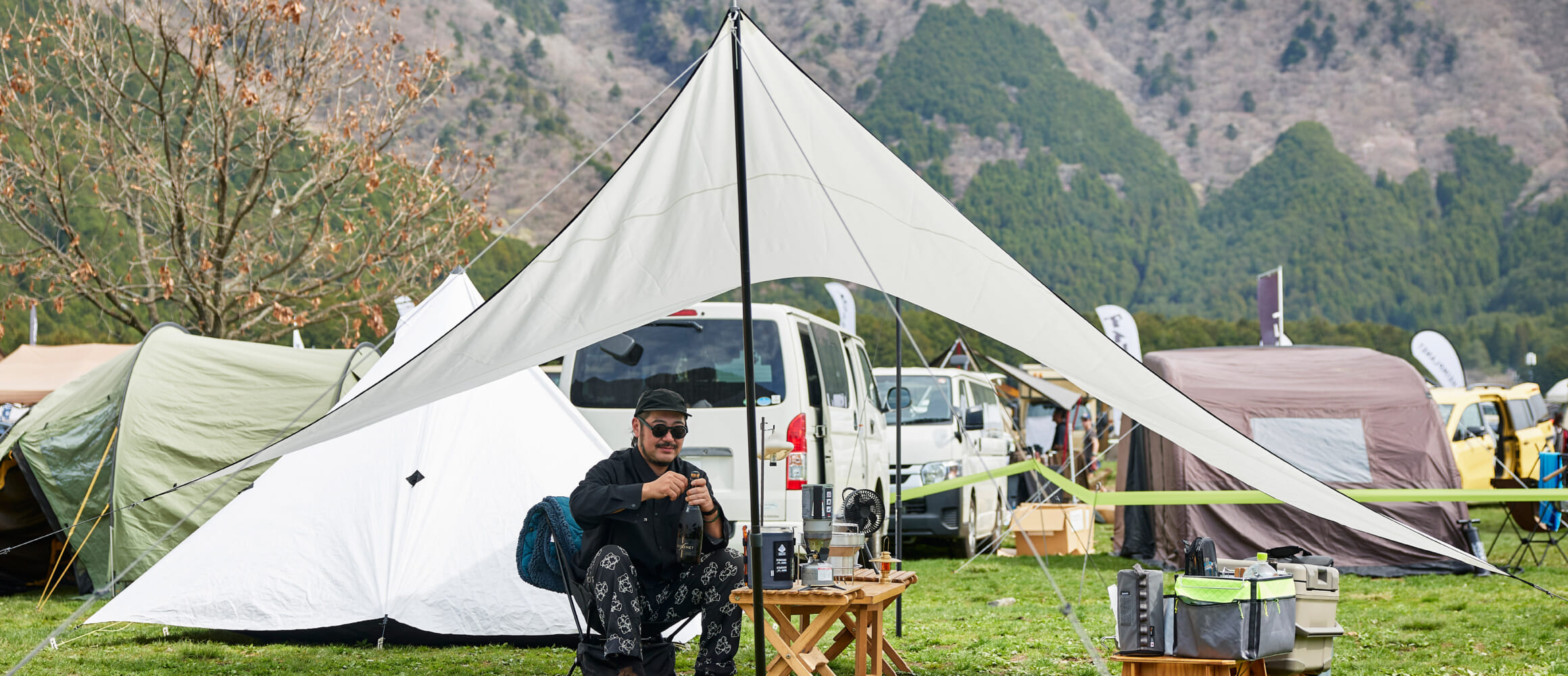 camp style　4月オーダー予約 シンプルイズベストなサイトは、オールホワイトでモダン仕上げ。（GO
