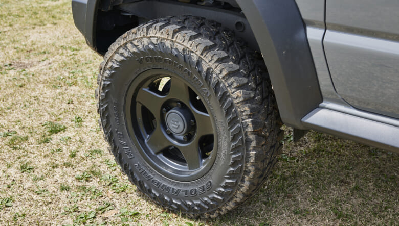 【’21 SUZUKI JIMNY SIERRA JB74】3インチ上げた車高で、海も山も遊び尽くす!!