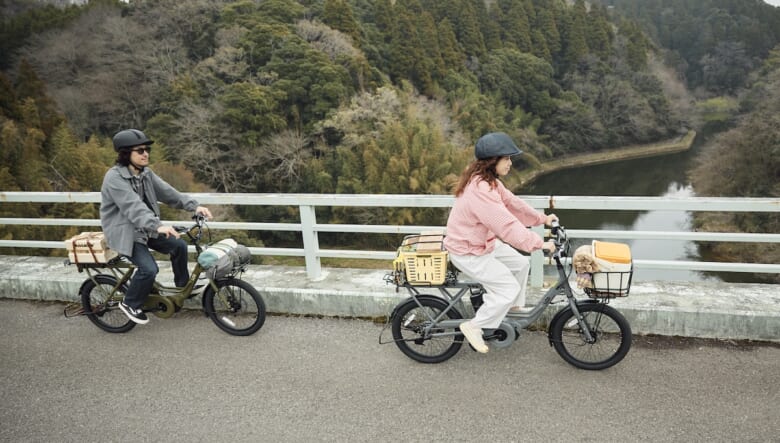 自転車×デイキャンプ。「ログワゴンe」をフル活用する、旅好き夫婦の週末。
