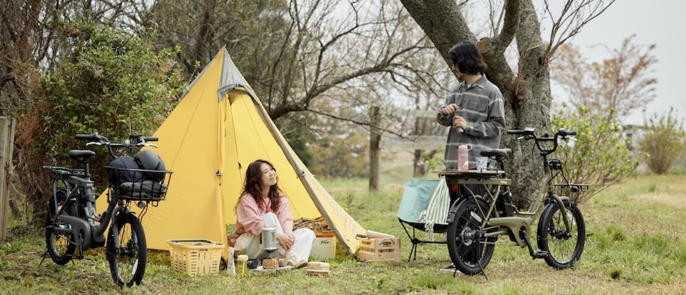 自転車×デイキャンプ。「ログワゴンe」をフル活用する、旅好き夫婦の