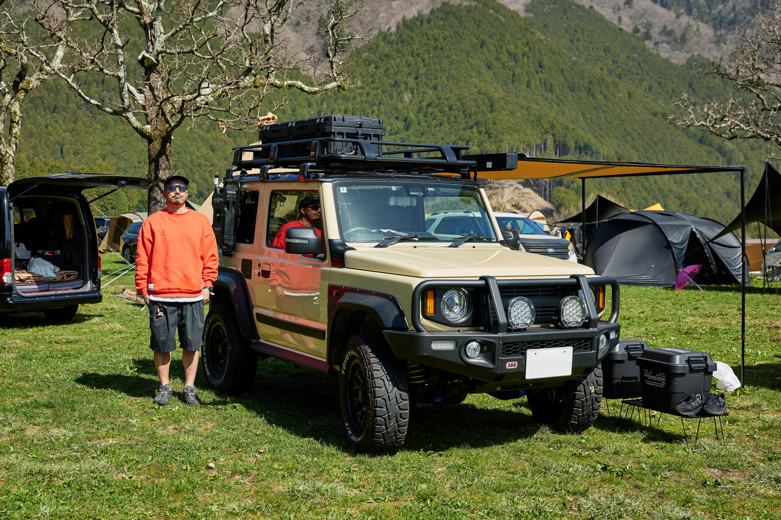 25 SUZUKI JIMNY SIERRA JB74】タフネスフェイスで外遊びスタイル倍増
