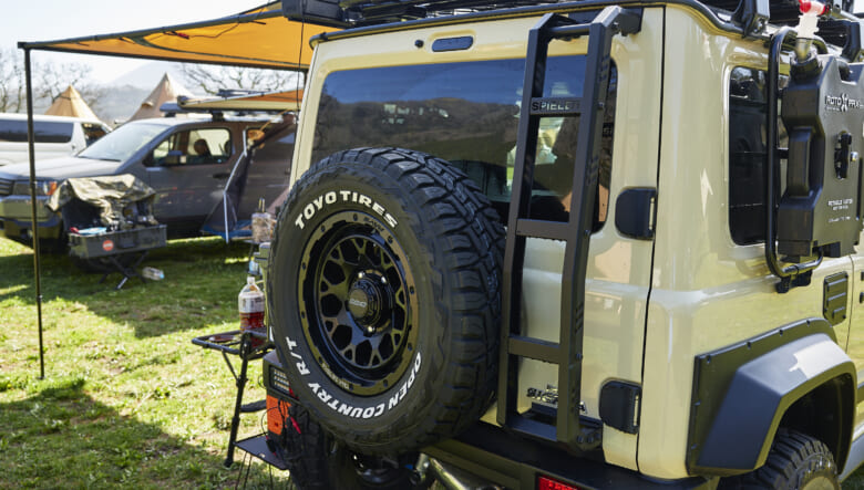 【’25 SUZUKI JIMNY SIERRA JB74】タフネスフェイスで外遊びスタイル倍増。
