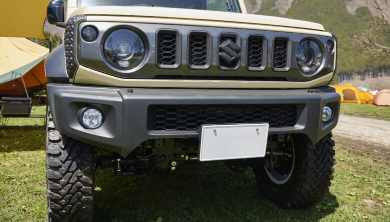 【’26 SUZUKI JIMNY NOMADE JC74】ミニマルカスタムでスタイリッシュに演出。