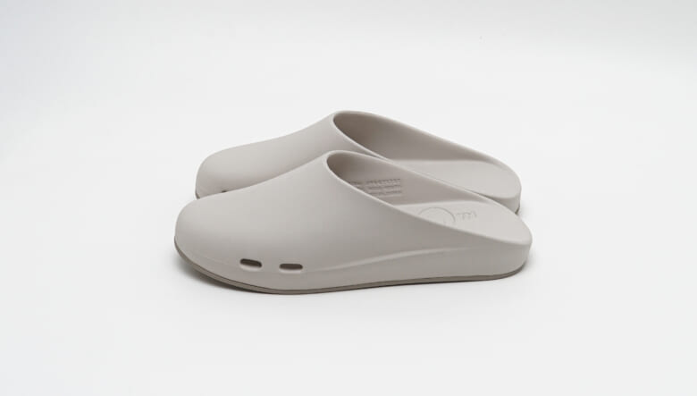 ひっくり返して汚れを軽減。PRACOの個性派サンダルに新カラーが仲間入り！