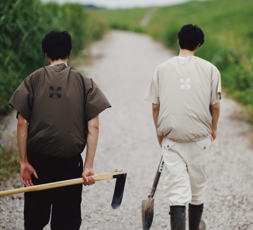 KEIMEN×RICO／Air fan T-shirtsバッグブリント着用