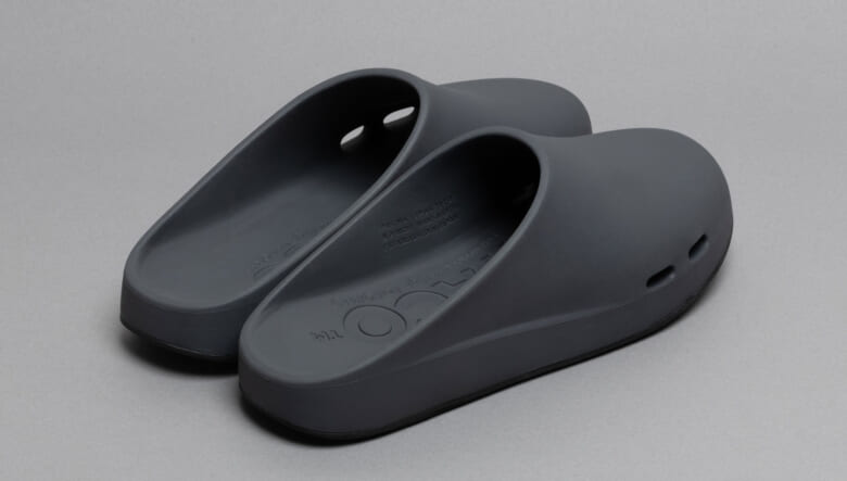 ひっくり返して汚れを軽減。PRACOの個性派サンダルに新カラーが仲間入り！