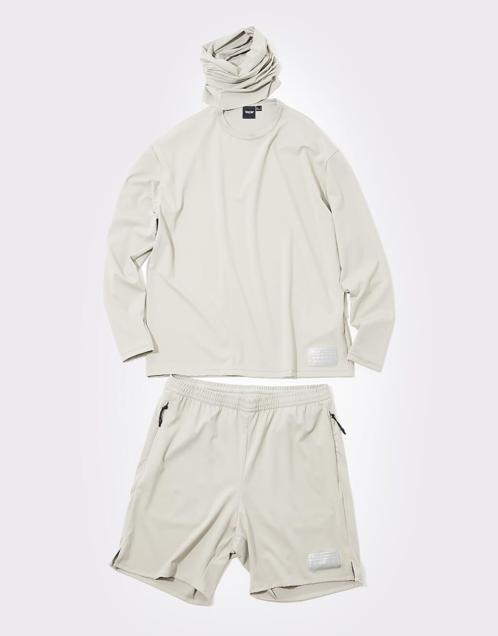 UV 高反発ストレッチ フェイスガード　￥1980
UV 高反発ストレッチ ロングスリーブカットソー　￥4950
UV 高反発ストレッチ ショーツ　￥4950