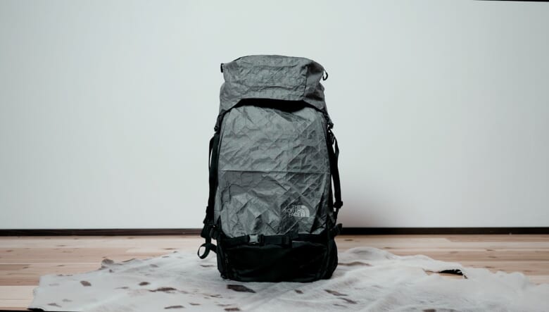 アウトドアに向けた本格カメラバッグがザ・ノース・フェイスから登場。バックカントリーのノウハウが凝縮。