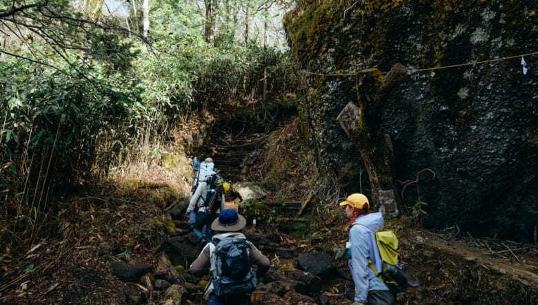 平安の怪童「金太郎」伝説を訪ねて、春の箱根へ。【GO OUT 遊歩倶楽部／金時山編 #01】