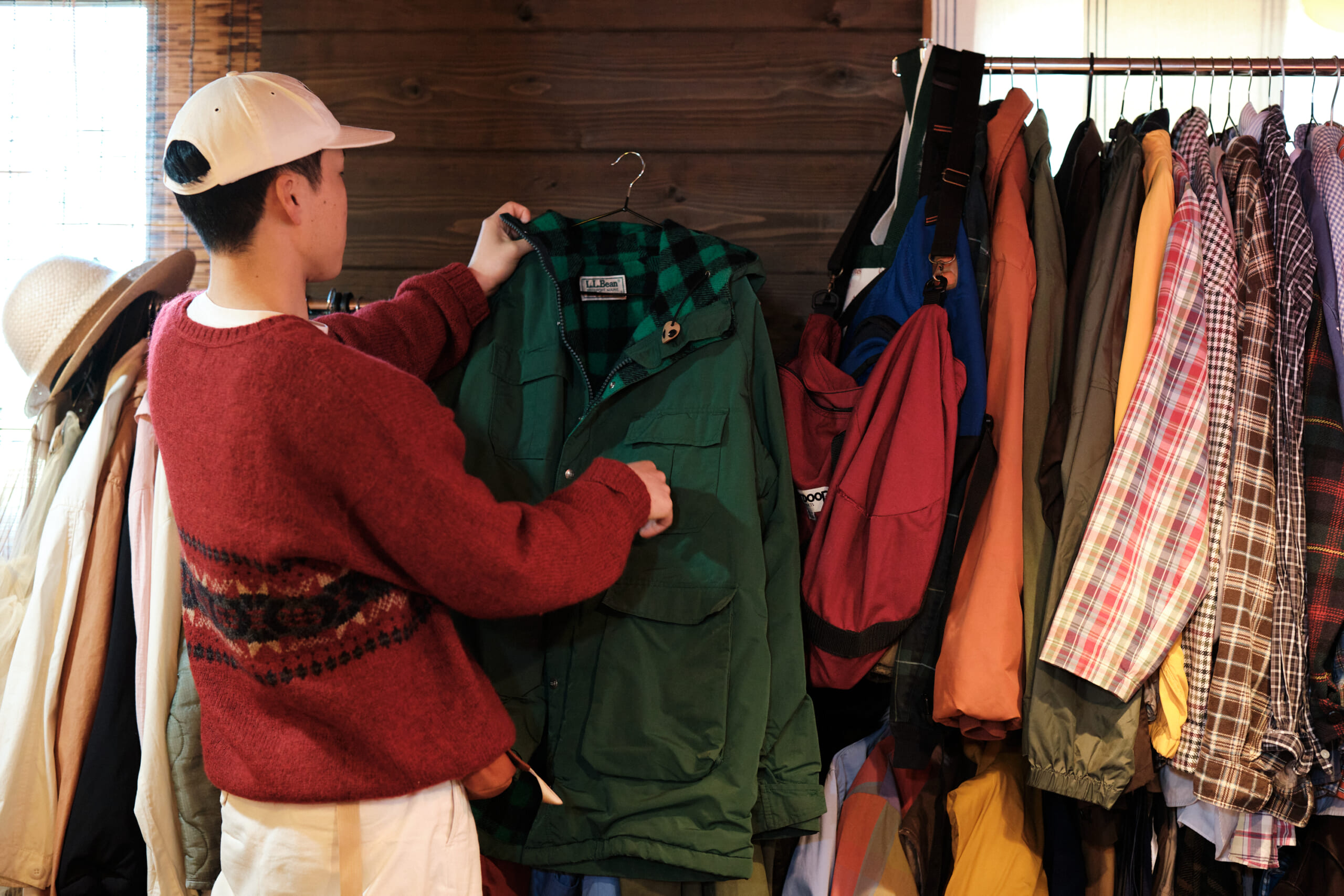 お気に入りのLLBeanの服を選んでいるゴッシーさん