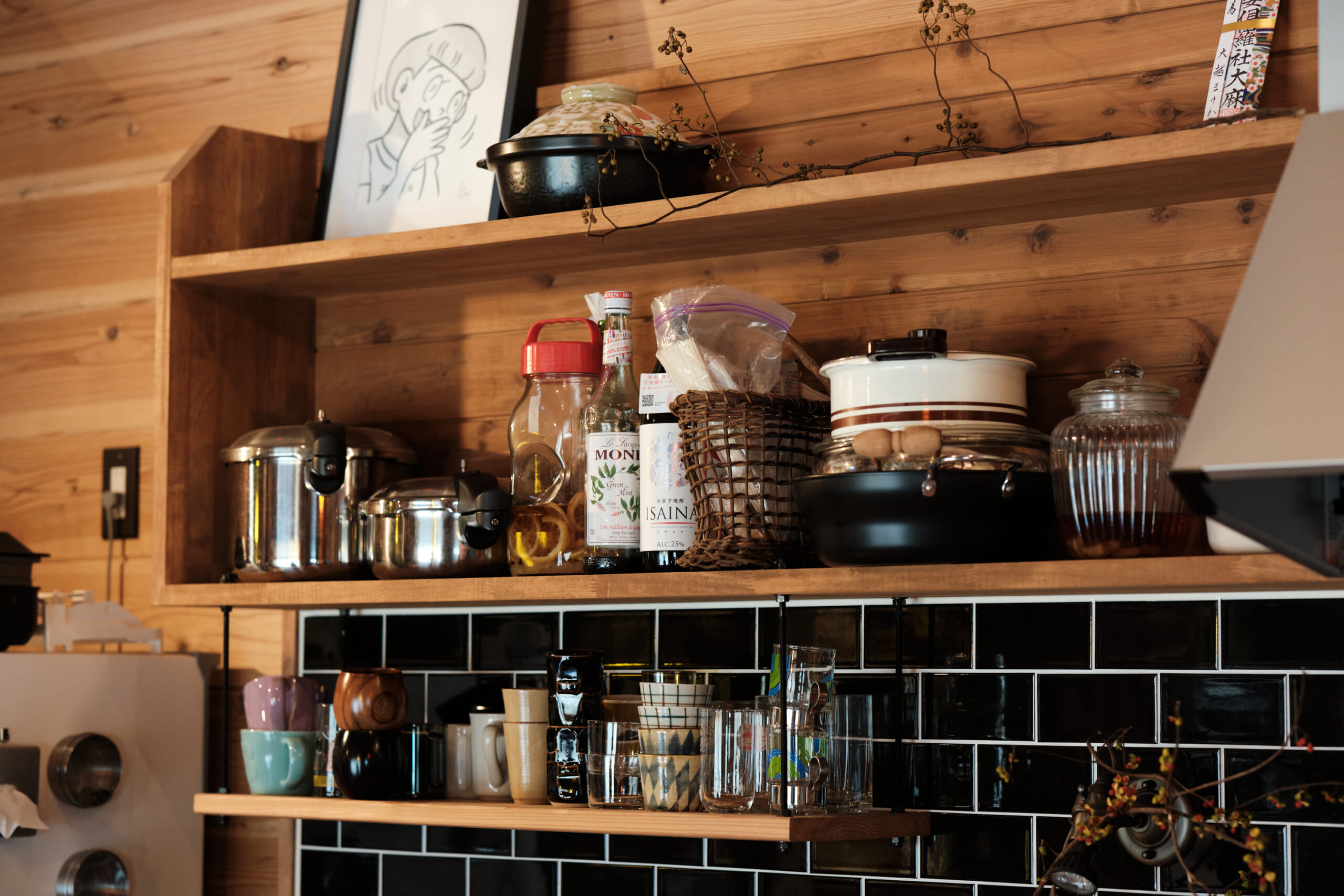 キッチンの上にある飾り棚