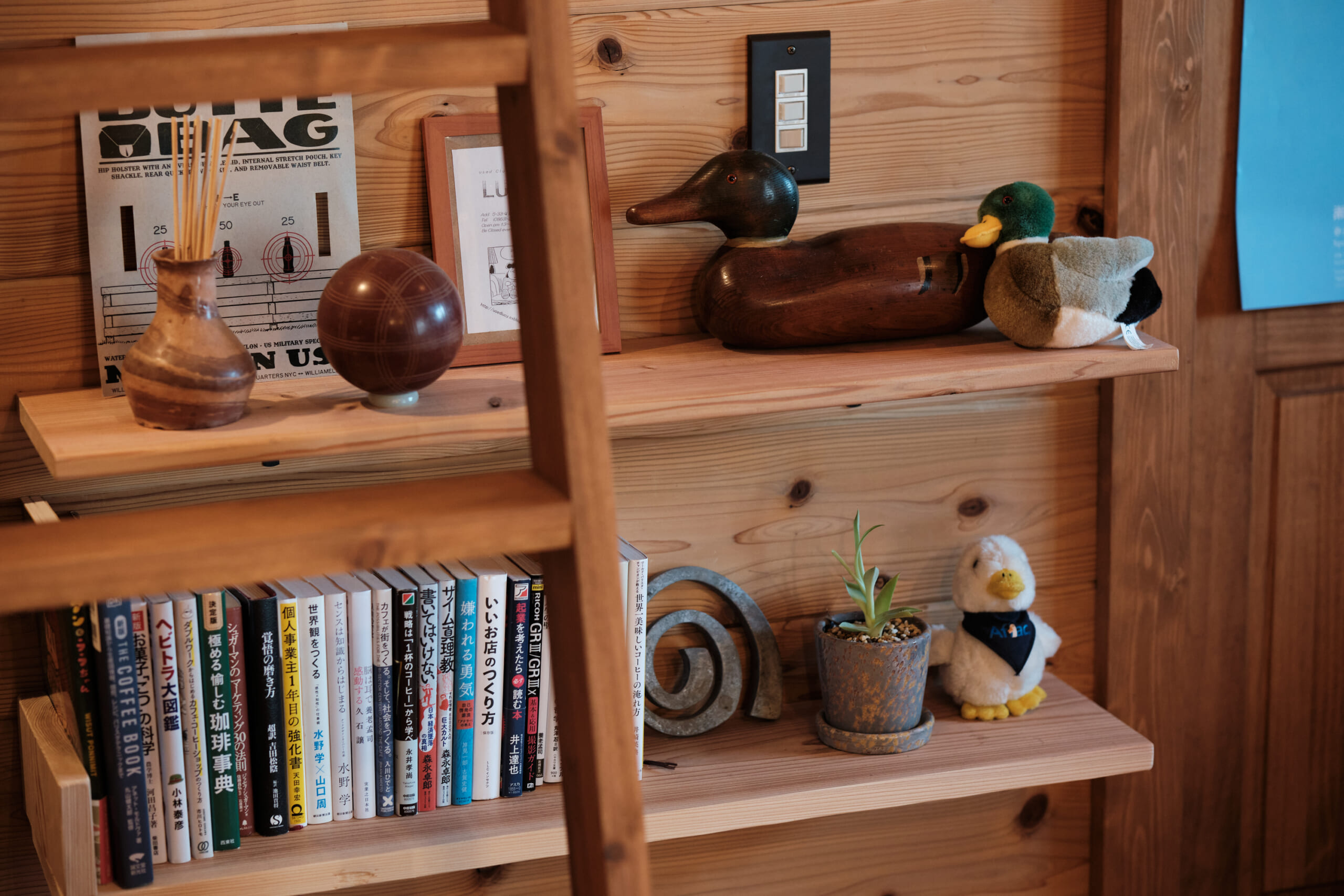 玄関すぐにある飾り棚