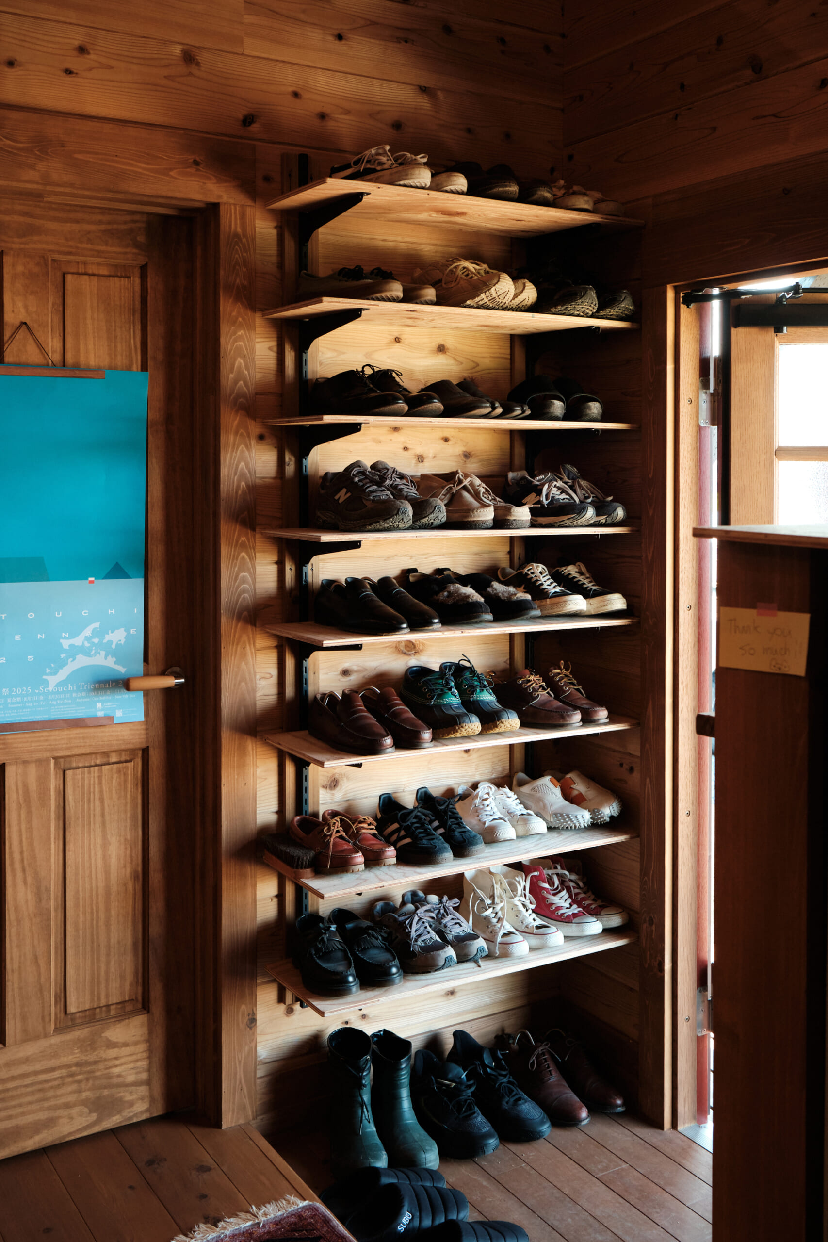 玄関にあるシューズラック