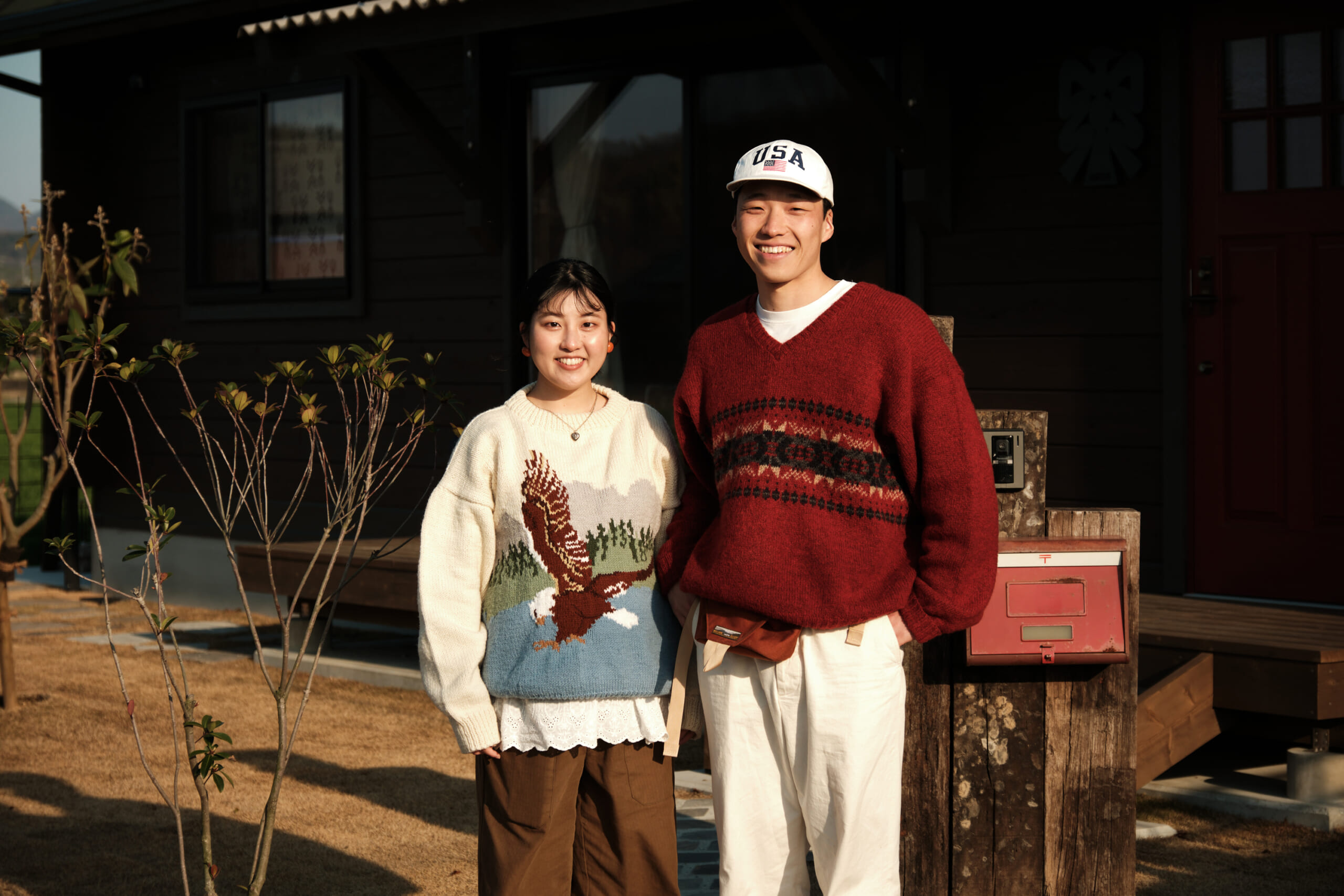 ごっしーさんとまゆかさんが仲良くたっている様子