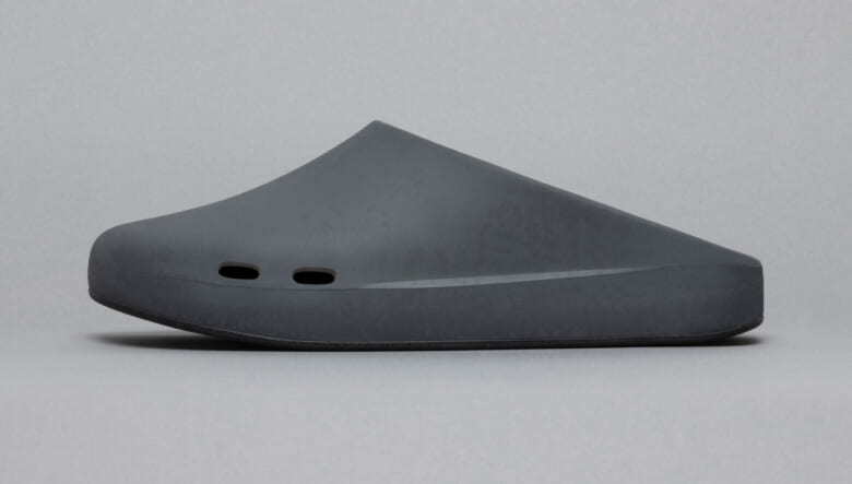 ひっくり返して汚れを軽減。PRACOの個性派サンダルに新カラーが仲間入り！