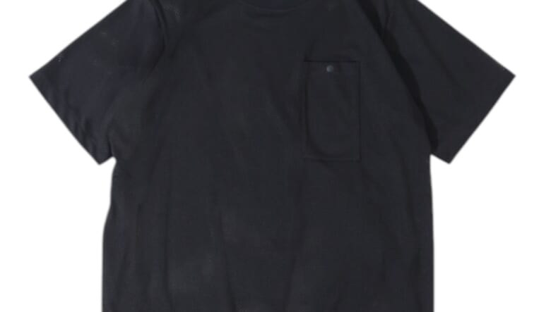 風を通してドライな着心地をキープ。バーラップアウトフィッターが放つメッシュ仕様のトップスが夏を快適に。