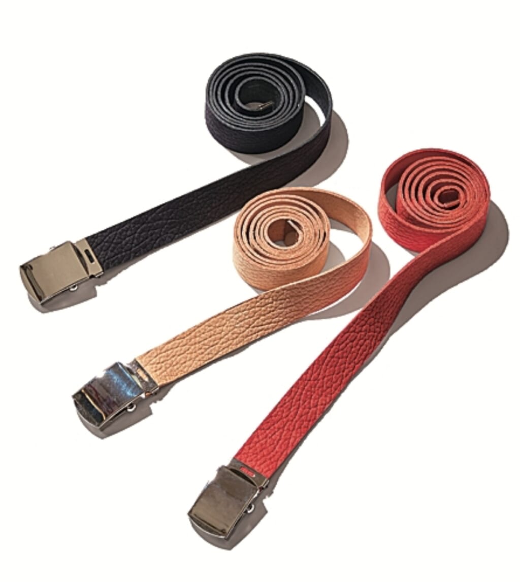 RELAXFIT
レザーで作った思い出のガチャベル