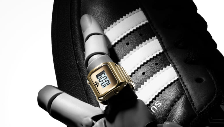 80’Sの雰囲気を色濃く残したアディダスオリジナルスの腕時計をリングウォッチにアレンジ！