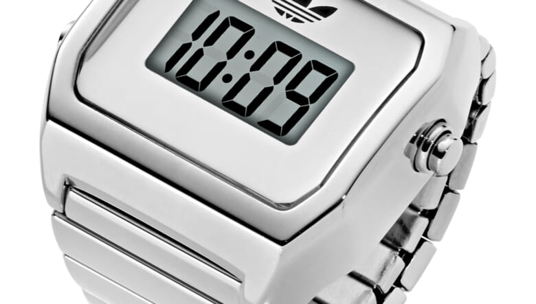 80’Sの雰囲気を色濃く残したアディダスオリジナルスの腕時計をリングウォッチにアレンジ！