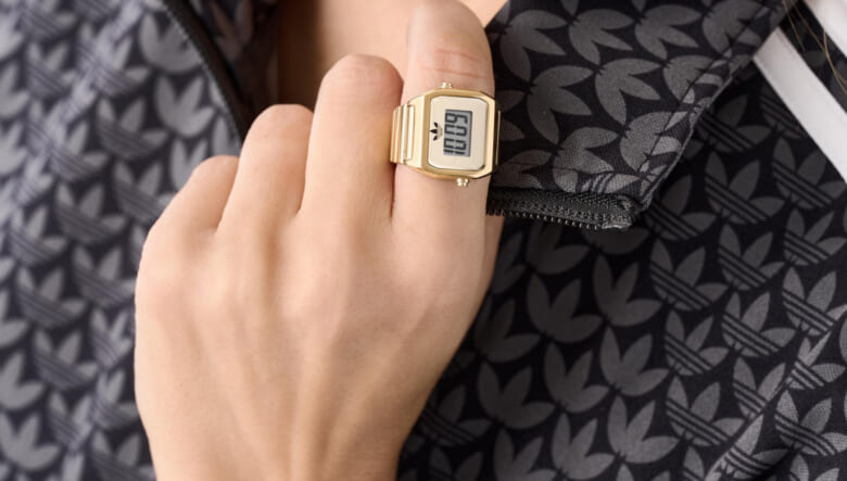 80’Sの雰囲気を色濃く残したアディダスオリジナルスの腕時計をリングウォッチにアレンジ！