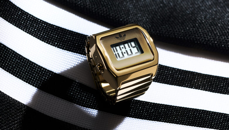 80’Sの雰囲気を色濃く残したアディダスオリジナルスの腕時計をリングウォッチにアレンジ！