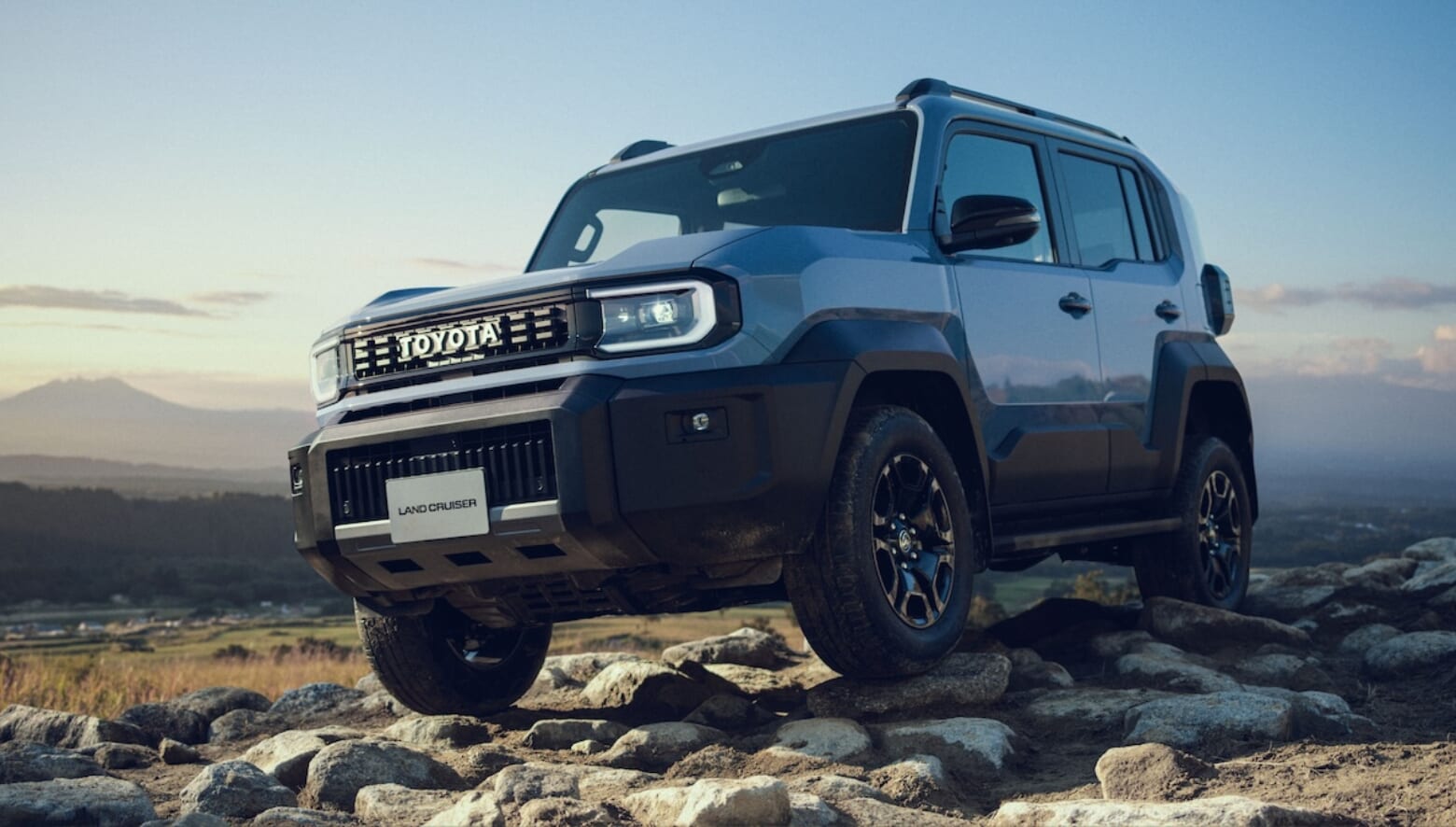 トヨタ新型「ランドクルーザー“FJ”」が待望の発売！ コンパクトでより