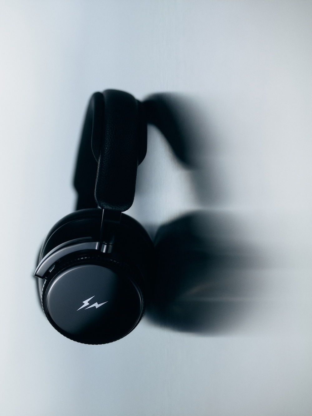 Bang & Olufsen × fragment design Beoplay H100