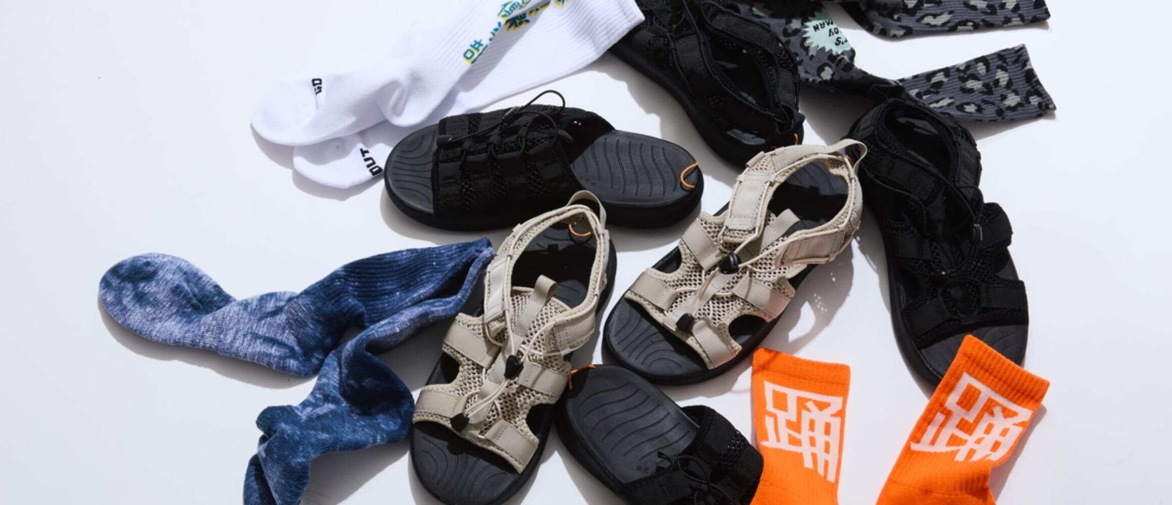 画期的な高コスパ リカバリーサンダル×個性派ソックスによる夏の足元