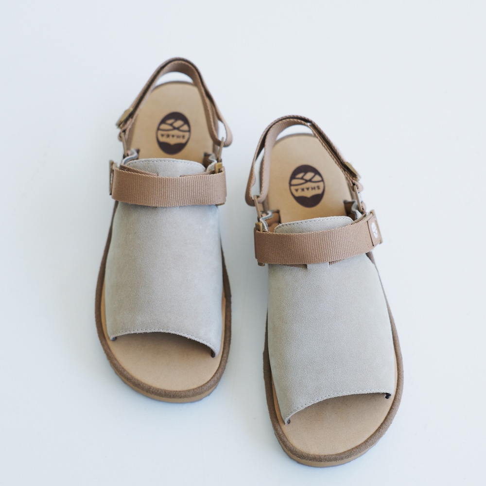 SHAKAのOPEN TOE MULE KILT SUEDE