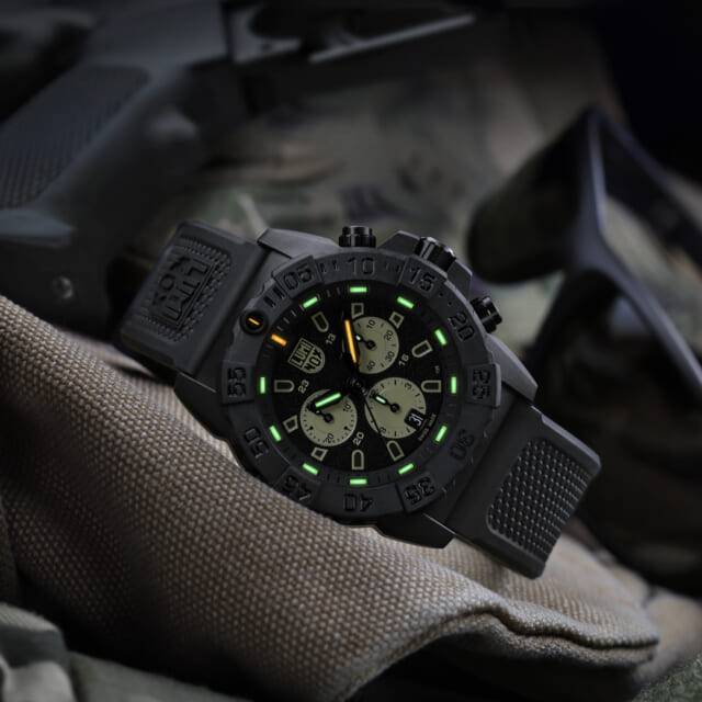 初期LGB 新品未使用 CAMO タンクトップ&大判ストール ルグランブルー ルミノックスの新型クロノグラフはカーボンコンポジットを採用