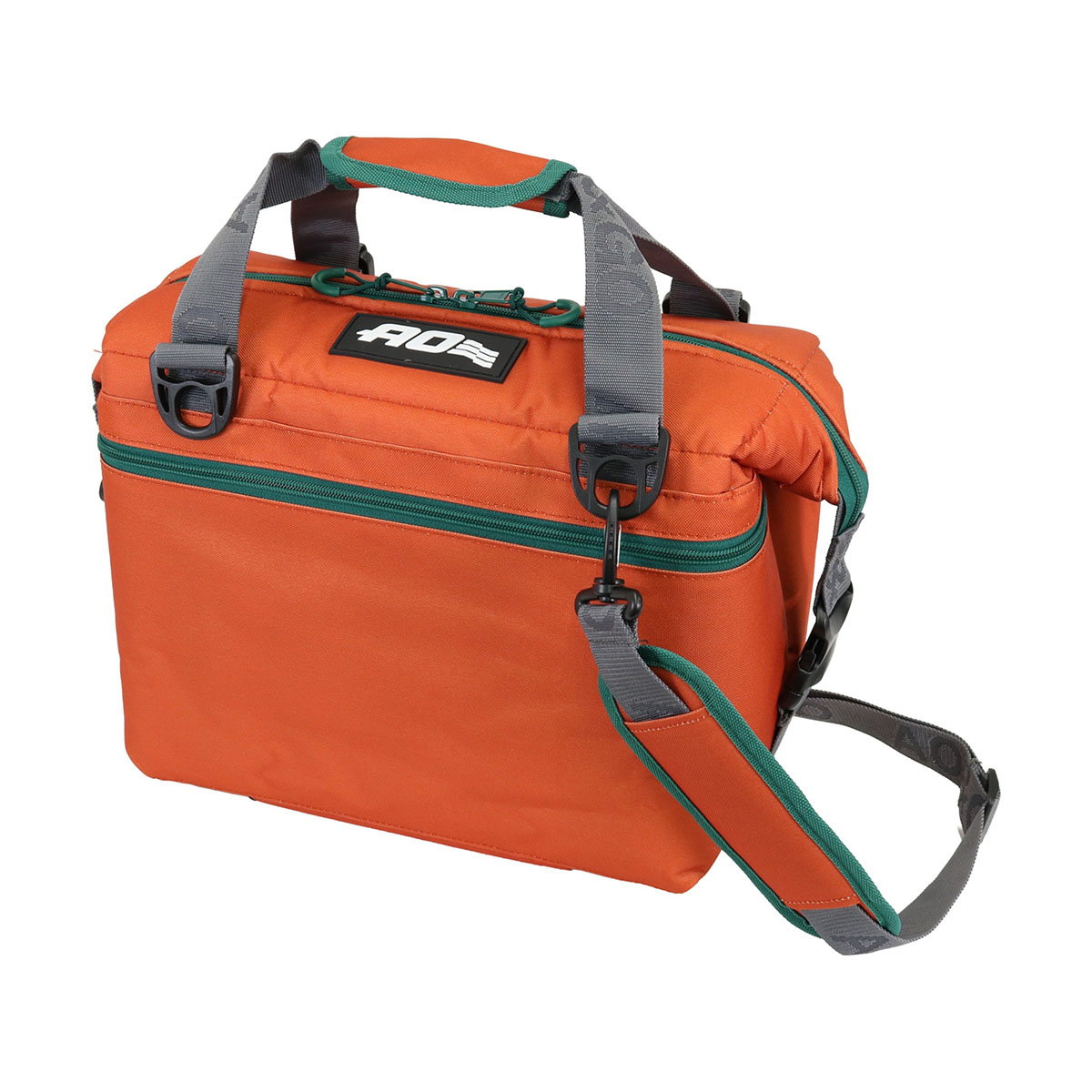 AO Coolers「24パック キャンバス ソフトクーラー」
