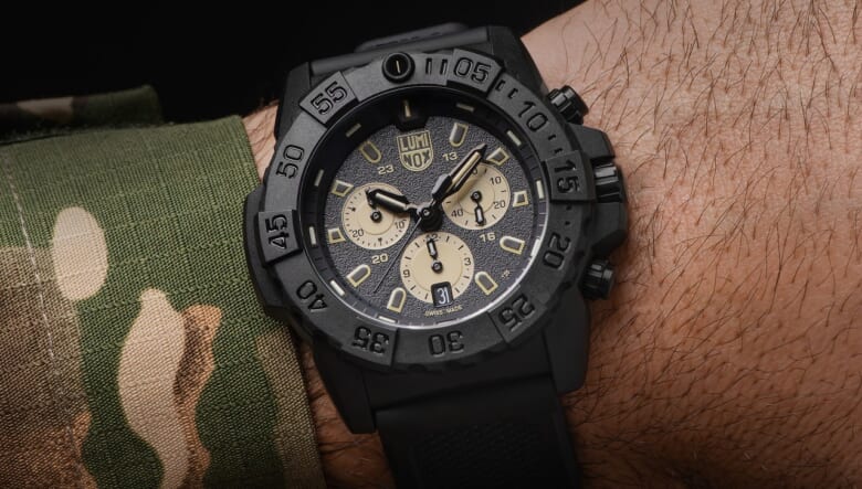 ルミノックスの新型クロノグラフはカーボンコンポジットを採用！  デザートカラーを配した米軍特殊部隊モデルをチェック。