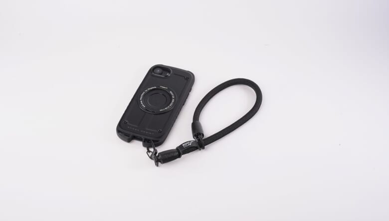 もうスマホを落とさない！ ルートコーが別注したヨセミテハンドストラップは、見た目も機能も文句なし。