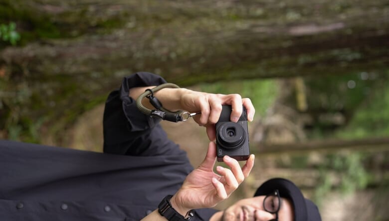 もうスマホを落とさない！ ルートコーが別注したヨセミテハンドストラップは、見た目も機能も文句なし。