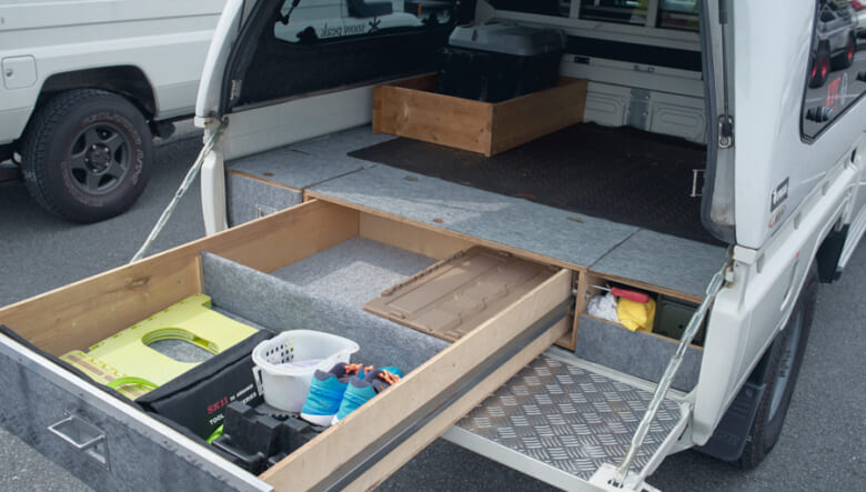 【’14 LAND CRUISER 70】丸いキャノピーが特徴的。レトロな70ピックアップ。