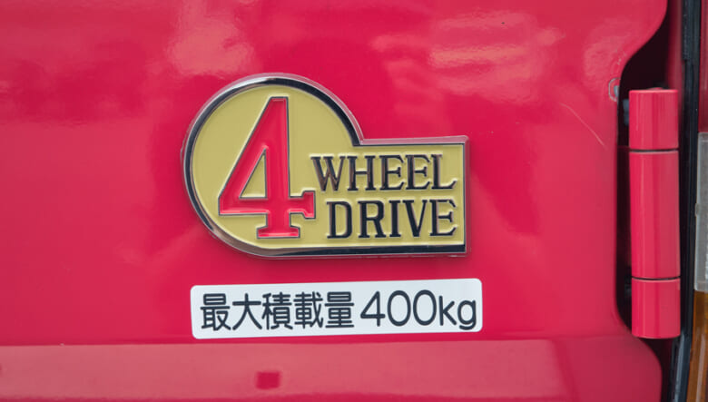 【’91 LAND CRUISER 70】ひと目惚れした鮮やかなレッドは家族もお気に入り。