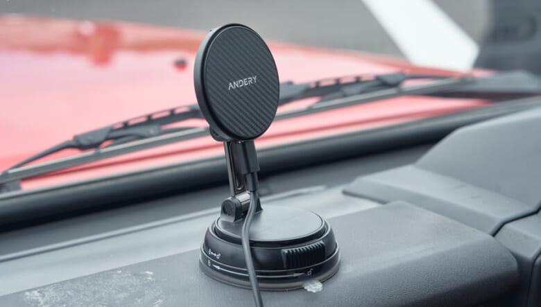 【’91 LAND CRUISER 70】ひと目惚れした鮮やかなレッドは家族もお気に入り。
