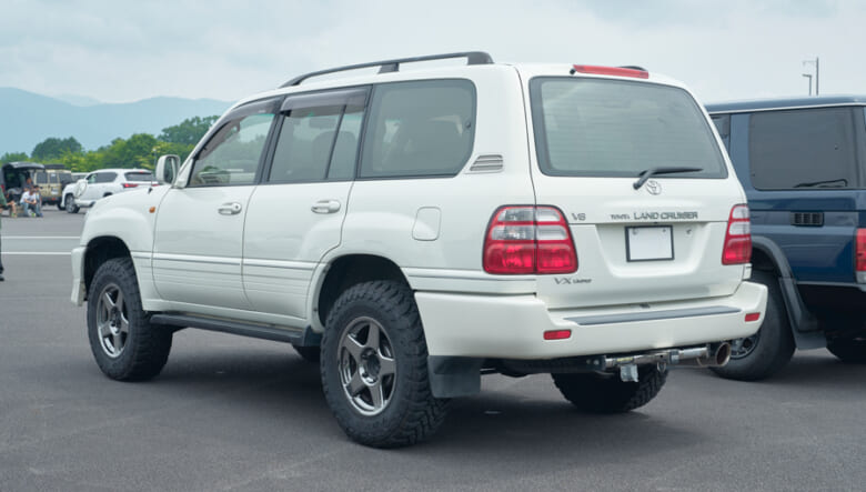 【’01 LAND CRUISER 100】パーツも豊富で楽しめる、ヤングタイマー的ランクル。