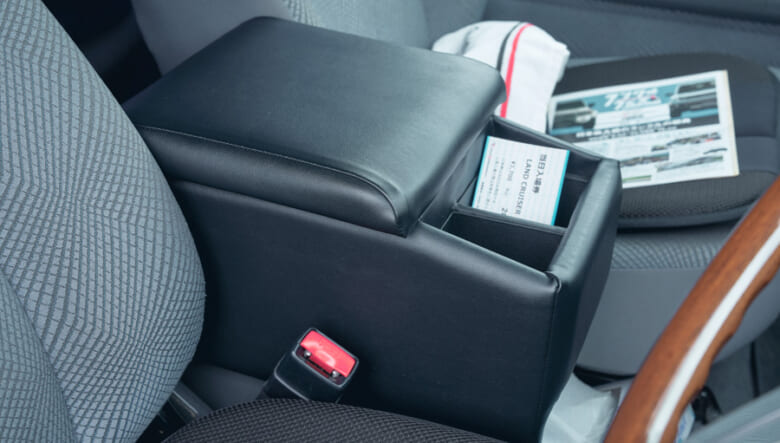 【’14 LAND CRUISER 70】前オーナーの粋な塗装でオトナのアーバン仕様に。