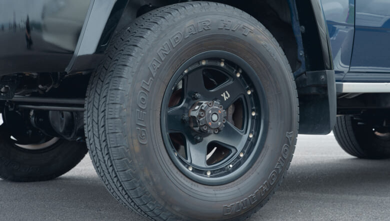 【’14 LAND CRUISER 70】前オーナーの粋な塗装でオトナのアーバン仕様に。