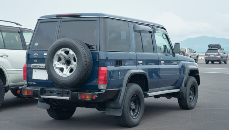 【’14 LAND CRUISER 70】前オーナーの粋な塗装でオトナのアーバン仕様に。