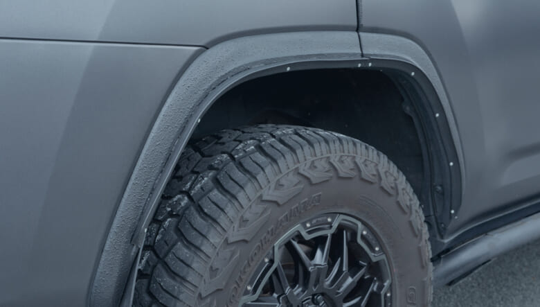 【’23 LAND CRUISER 300】プレミアムな最上級SUVを本気でアウトドアカスタム。