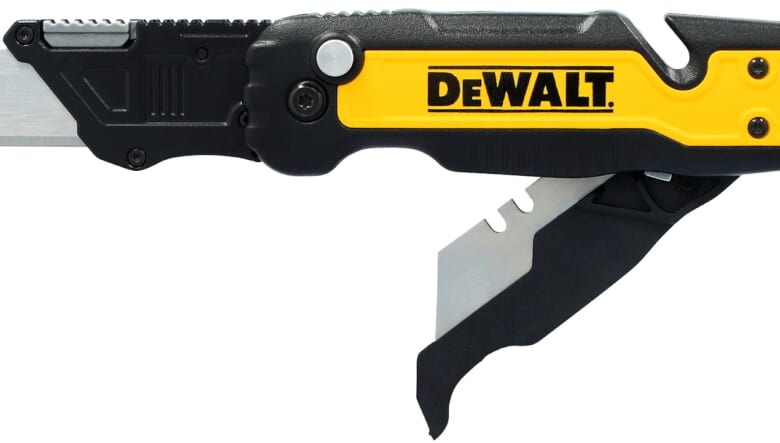 DW Push & Flip Folding Utility front horizontal with blade out, showing storage blade