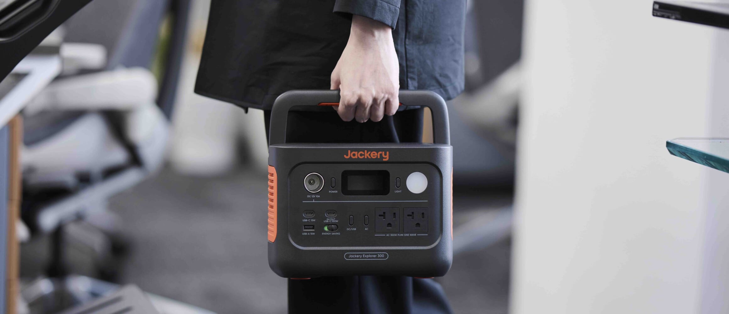 ジャクリの小型ポータブル電源が、更に使いやすく進化。3.7kgと軽量