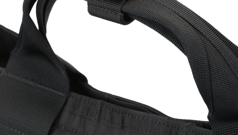 堅牢さと軽快さを両立した、オッシュマンズ×ブリーフィングの“RUGGED LITE”シリーズが満を持して登場。