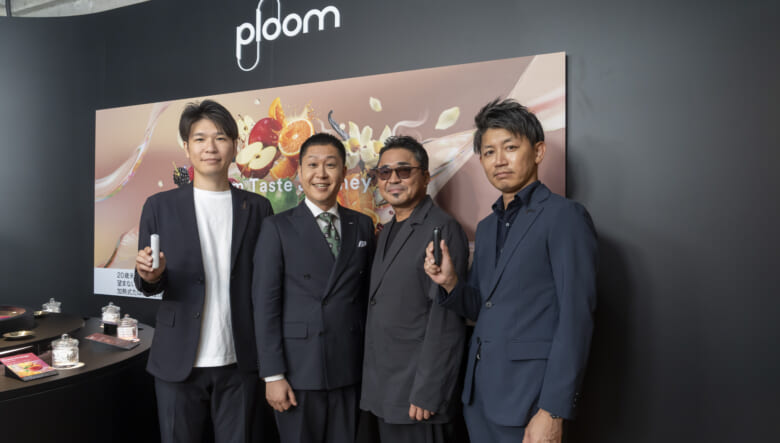 Ploom AURA発売1周年記念の特別イベントが銀座店で開催中。著名人のパネル展示や開発中のフレーバー体験も。