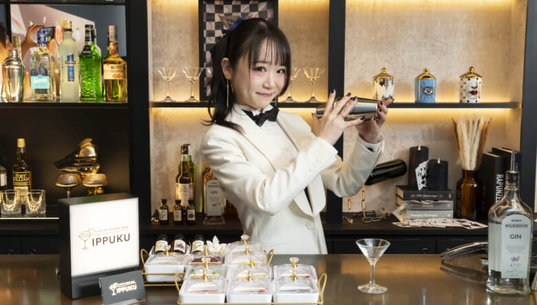 Ploom AURA発売1周年記念の特別イベントが銀座店で開催中。著名人のパネル展示や開発中のフレーバー体験も。