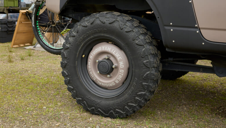 【’05 SUZUKI JIMNY JB23】隠れピンクで個性を出す。旧さを感じさせないDIY。